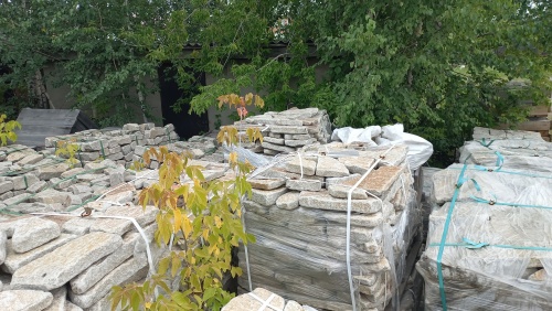 Плитняк галтованный гранитный для ландшафтного дизайна купить в Солнечногорске