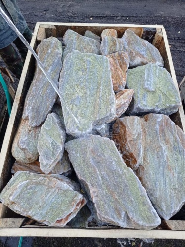 Златолит жёлтый, жёлто-зелёный глыбки и валуны для ланшафтного дизайна купить в Солнечногорске