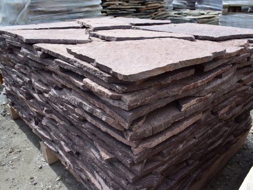 Плитняк лемезит бордовый для облицовки цоколя 20-25 мм  купить в Солнечногорске