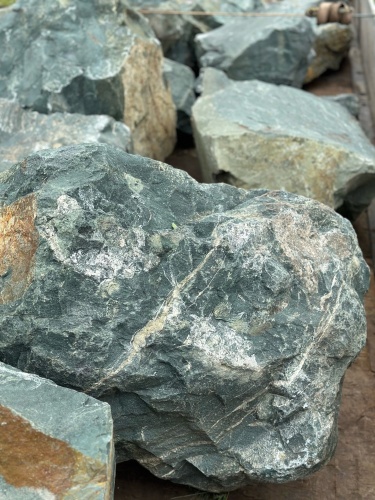 Камни для ландшафтного дизайна зелёные 10-60 килограмм купить в Солнечногорске