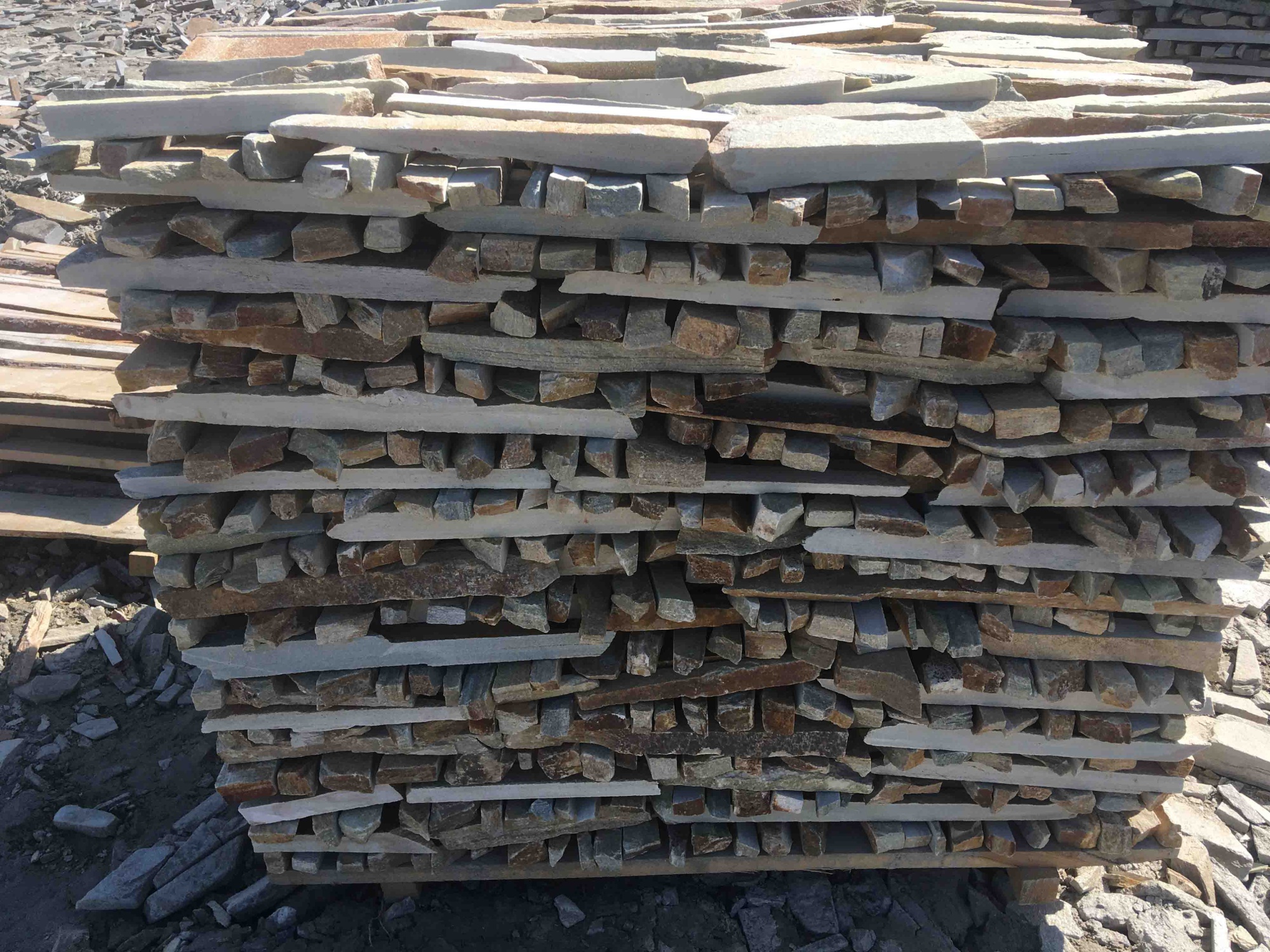 Горбушка златолит золотистый для облицовки купить в Солнечногорске