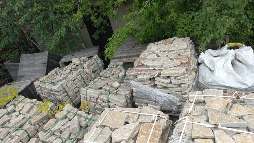 Гранитный плитняк галтованный для мощения купить в Солнечногорске