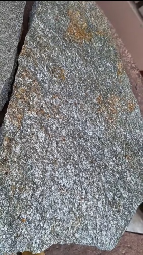 Плитняк златолит серебристый для цоколя, отмостки купить в Солнечногорске