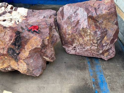 Ландшафтные глыбы красно-фиолетовые 200-1000 килограмм купить в Солнечногорске