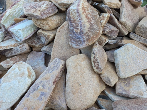 Златолит жёлтый, жёлто-зелёный глыбки и валуны для ланшафтного дизайна купить в Солнечногорске