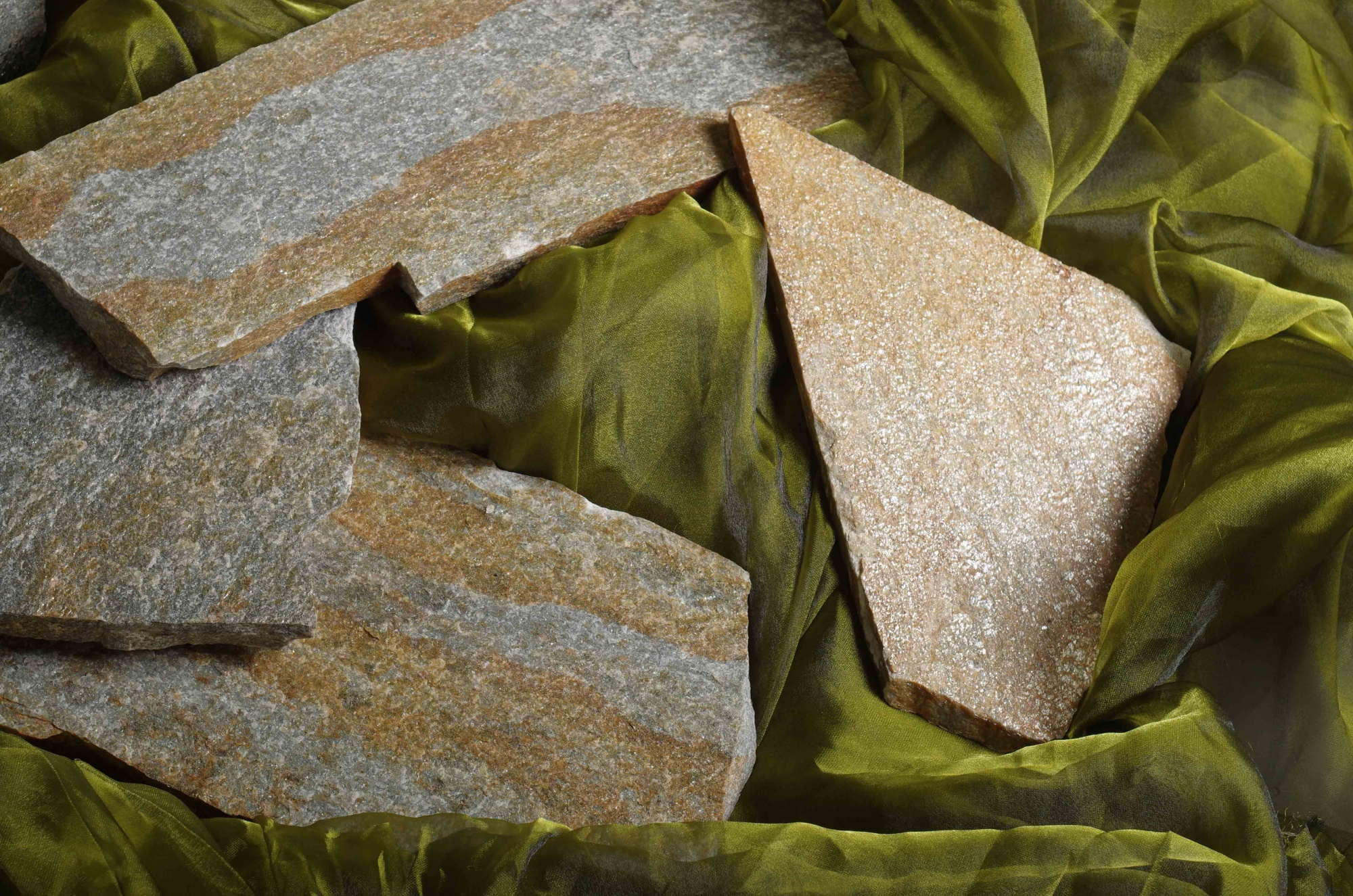 Плитняк златолит Уральский  для фасада купить в Солнечногорске