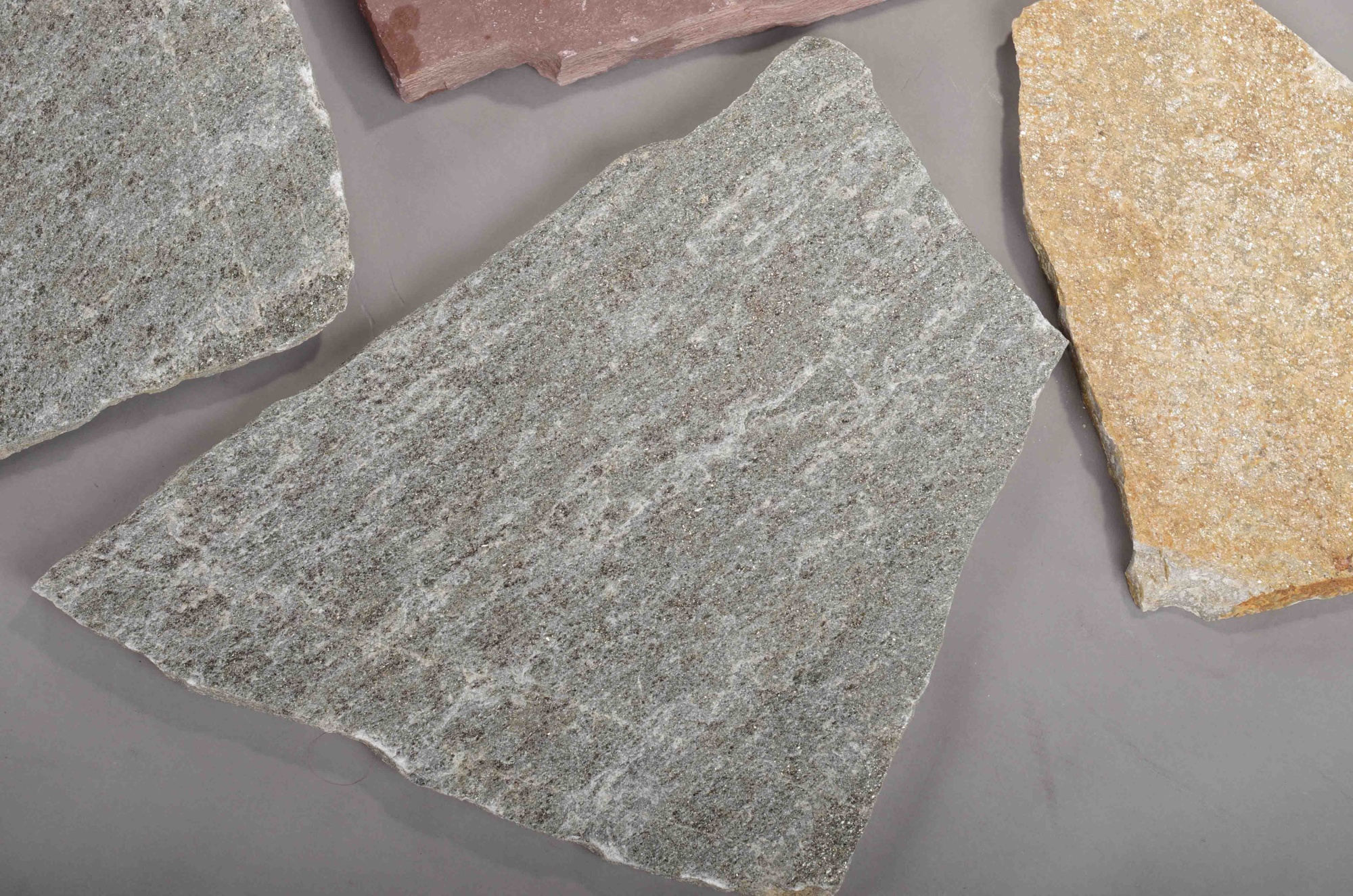 Плитняк златолит Уральский  для фасада купить в Солнечногорске