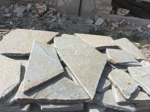 Златолит серебристый галтованный для лестниц купить в Солнечногорске